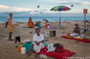 Prêtres à la plage